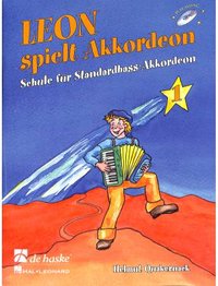 Leon spielt Akkordeon 1